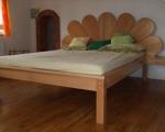 Dřevené postele